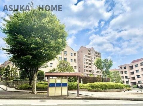 マンションから近くに4駅4路線利用可能なバス停があります。