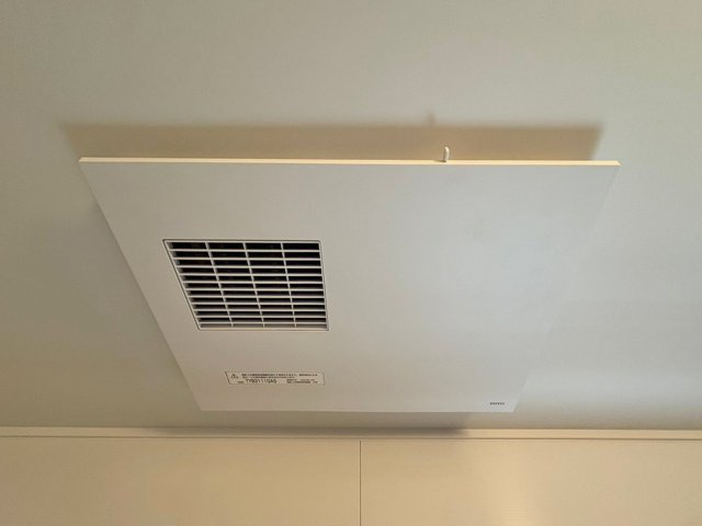 浴室の換気のほか、雨の日の洗濯乾燥にも便利な浴室暖房乾燥機は標準装備です