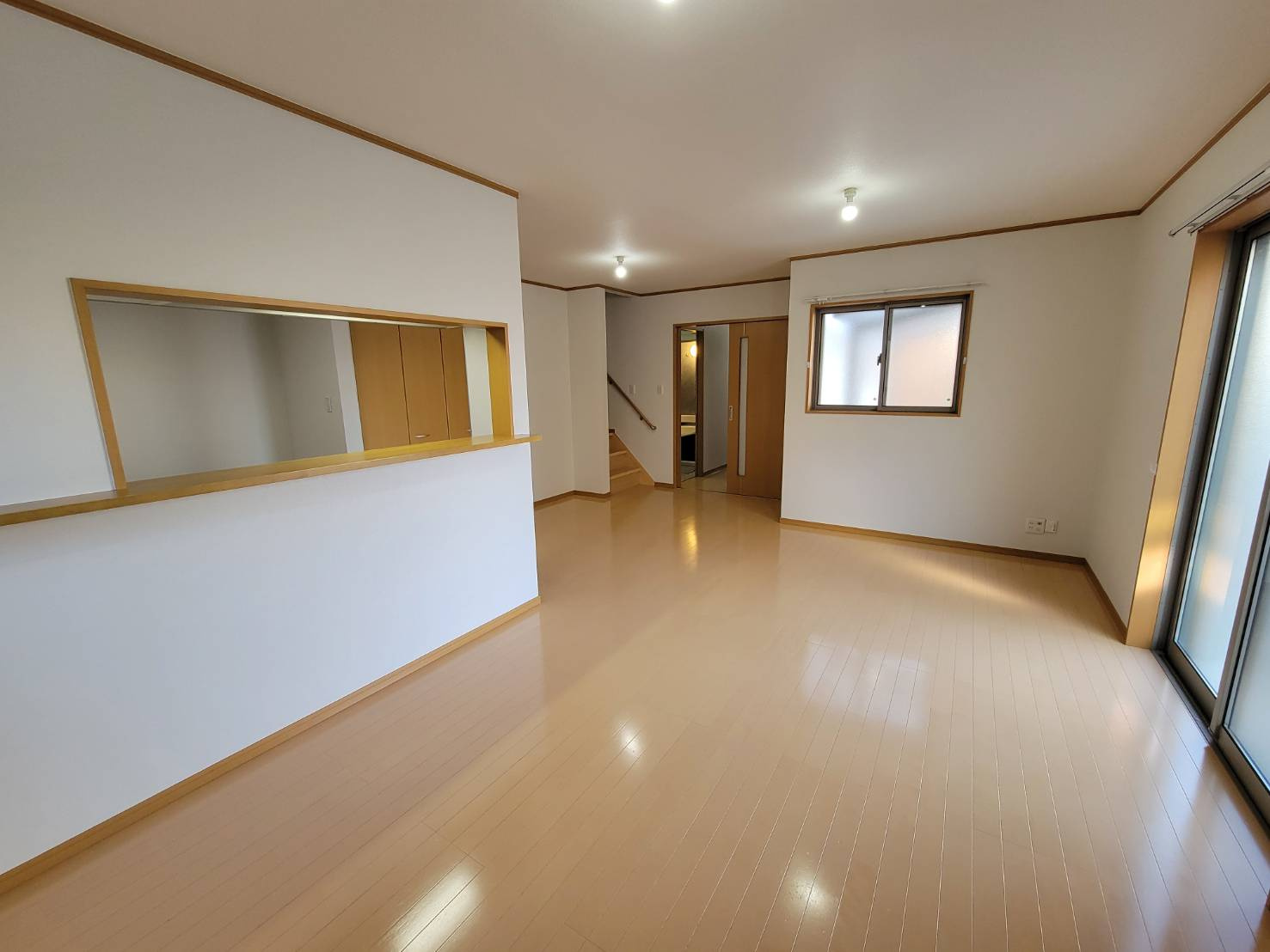 【LDK：広々20.2帖！】床暖房完備です☆
