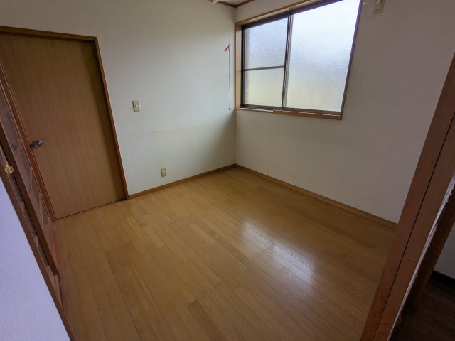 コンパクトで使いやすい洋室です