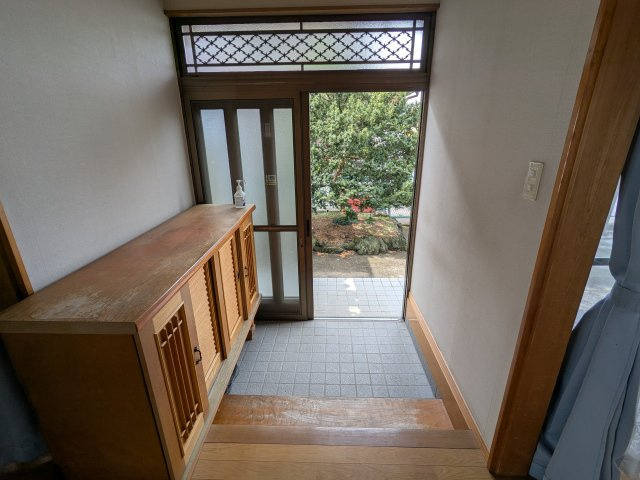 落ち着いた玄関です