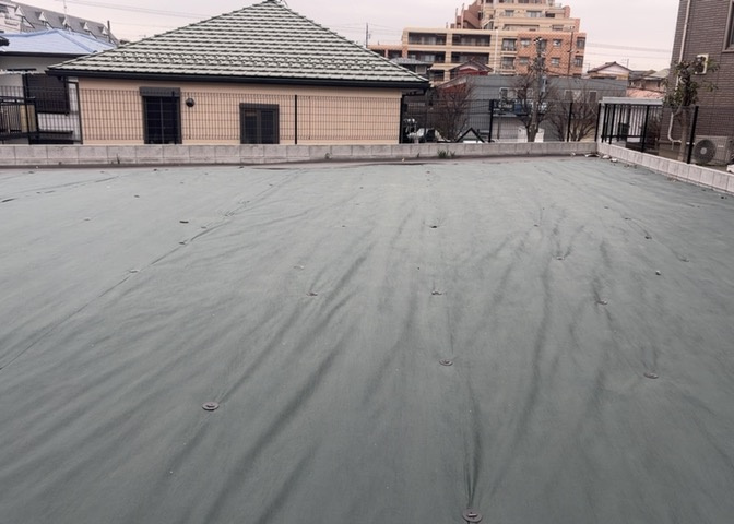 土地の形が極端に長細かったり、狭小地、あるいは道路との高低差がある傾斜地だった場合、後々売ろうとしても買い手がつかない場合もあります。後々、売却することになった時に価値の下がらない土地を選びましょう。