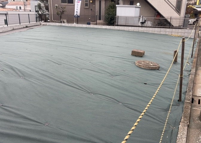 土地を買う際、住む地域の自治体や福祉の補助制度にも注目してみましょう。子供や老人の医療補助やゴミ出しのルールなど、自治体によってルールに大きな違いがあるため、暮らしやすい土地で判断するとよいでしょう。