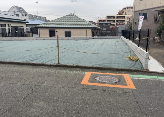 隣家の土地はどうなっているのか、生活利便施設が近くにあるのか、学校まで近いかなど、お客様のライフスタイルにあわせたイメージが重要です。また、近くにあると困る施設が近くにないかも確認するといいでしょう。