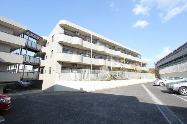 ■西武池袋線「大泉学園」駅バス16分『都民農園』停歩5分　■東京メトロ有楽町線「地下鉄成増」駅バス20分『西長久保』停歩6分　■東武東上線「朝霞」駅バス23分『天沼マーケット前』停歩5分