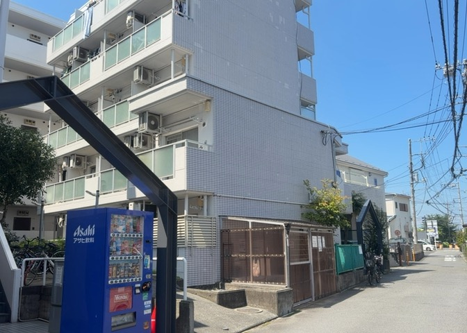 隣家の土地はどうなっているのか、生活利便施設が近くにあるのか、学校まで近いかなど、お客様のライフスタイルにあわせたイメージが重要です。また、近くにあると困る施設が近くにないかも確認するといいでしょう。