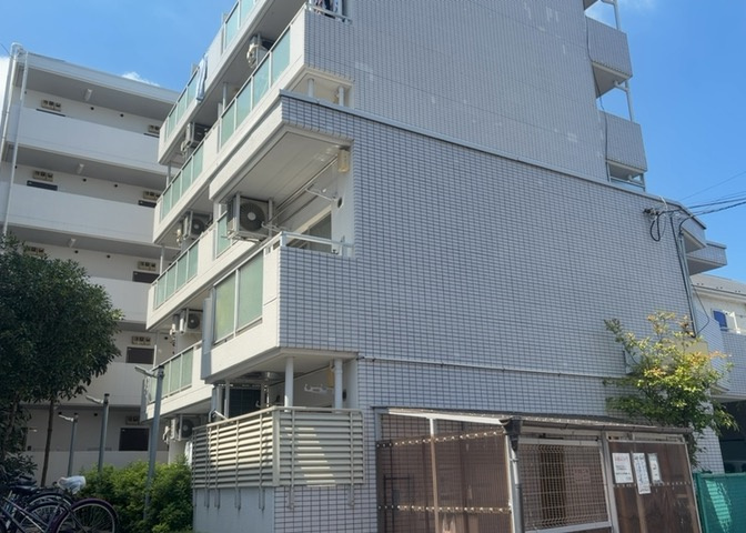 眺望の良さを楽しめるダイニングキッチンで家族団らんの時間を過ごしてはいかがでしょうか。バルコニーから見える景色を家族で眺める時間は、時間が経つのを忘れてしまいそうですね。是非、現地を見に行きましょう！