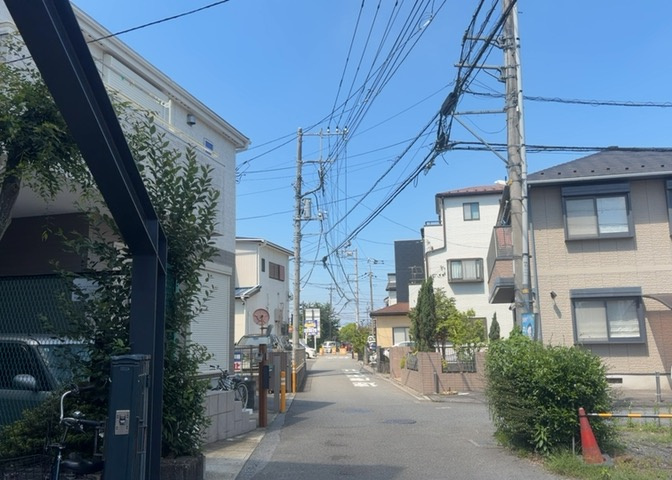 眺望を気にして物件を探す場合、前面に建物が建っていないか現地で確認しましょう！前面に建物があると景色はもちろん、日当たりや風通しにも影響が出てきます。住んだ時のことを想像しながら現地見学をしましょう。