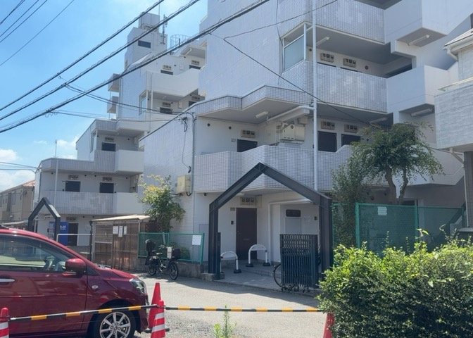 外観はマンション管理がされているかの目安になります。築年数が古いと、壁面は劣化してひび割れが生じることも！建物が古びていても細かいところが修繕されていると、きちんと管理されているなぁと感じるでしょう。