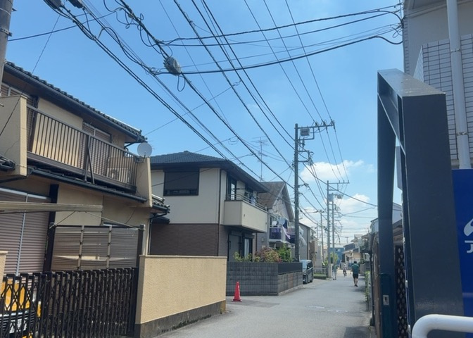 眺望の良さを楽しめるダイニングキッチンで家族団らんの時間を過ごしてはいかがでしょうか。バルコニーから見える景色を家族で眺める時間は、時間が経つのを忘れてしまいそうですね。是非、現地を見に行きましょう！