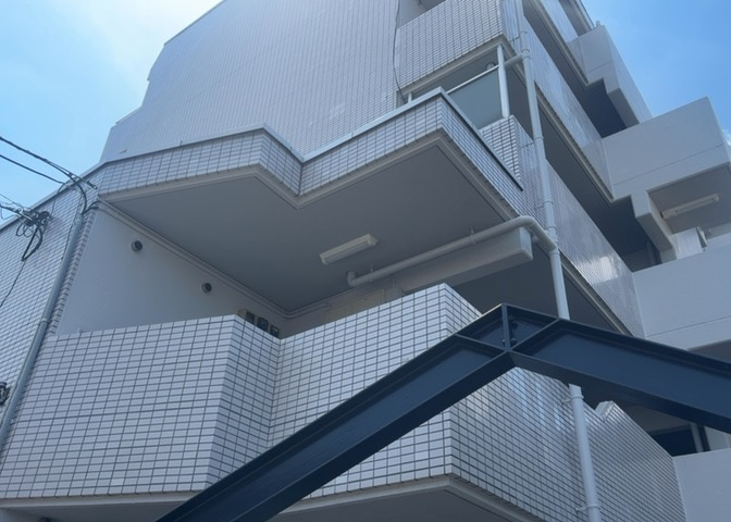 マンションの駐輪場は、事前に空きがあるか確認を取ると安心です。せっかく入居したのに駐輪スペースがない！なんてことになったら大変ですよね。そこで、内見時や購入前にはまず事前に確認しておくと良いでしょう。