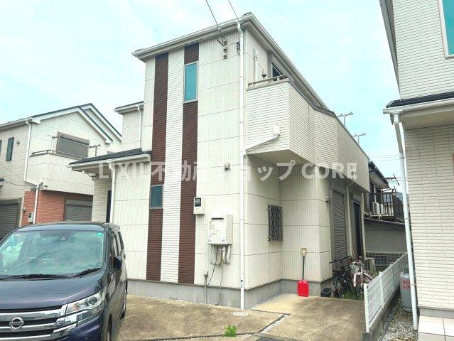 周辺環境とのコラボレーションにより明るく開放的な空間を演出。　