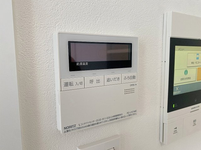 マンション内には防犯カメラなどのセキュリティ設備を整えており、居住者の安全な暮らしをしっかりと守ります。防犯性が高く、女性や小さなお子様がいるご家庭でも安心してお住まいいただけます。