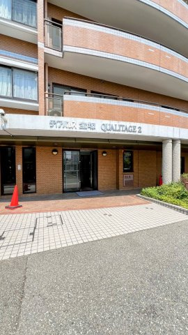 エントランスはオートロック付き