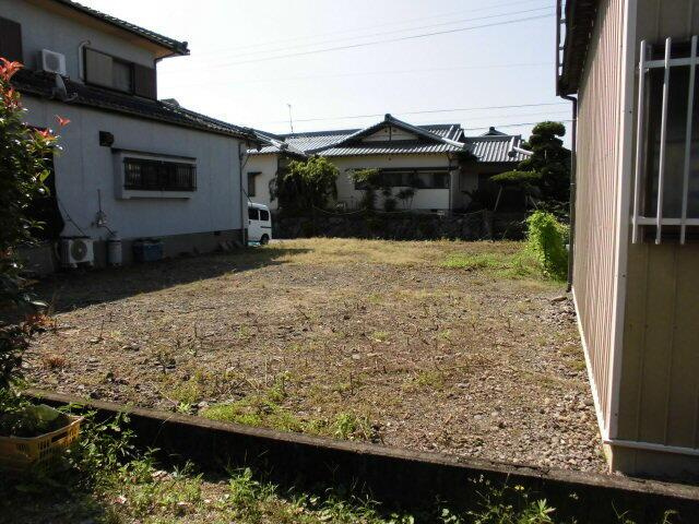 奥から道路方面（正面）を望む?