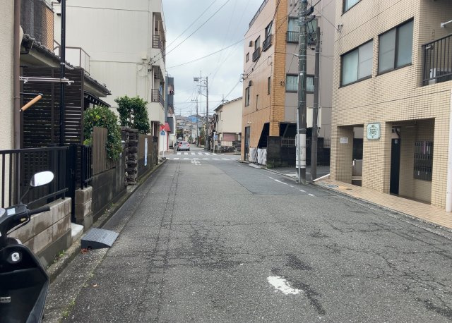 眺望の良さを楽しめるダイニングキッチンで家族団らんの時間を過ごしてはいかがでしょうか。バルコニーから見える景色を家族で眺める時間は、時間が経つのを忘れてしまいそうですね。是非、現地を見に行きましょう！