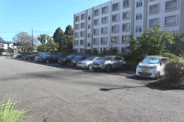 敷地内駐車場です