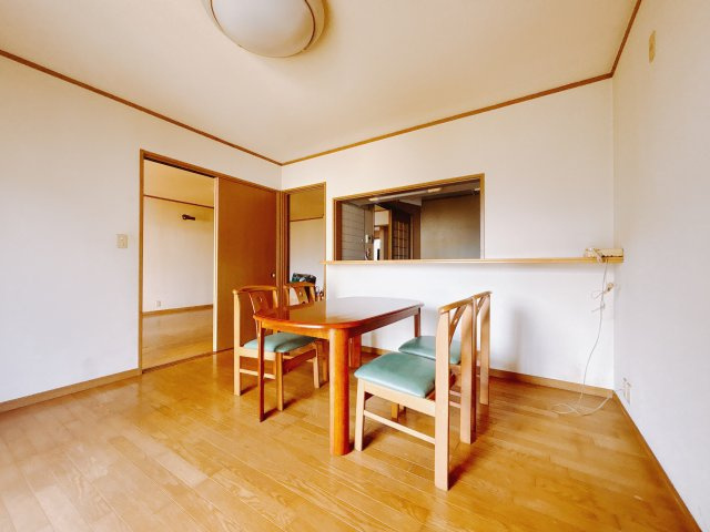 これから長く住むお家のリビングには毎日気持ちのいい日差しが差し込みます。ポカポカ日向ぼっこをしながらお昼寝をするのもいいですね♪明るいリビングに気分も晴れやかに♪