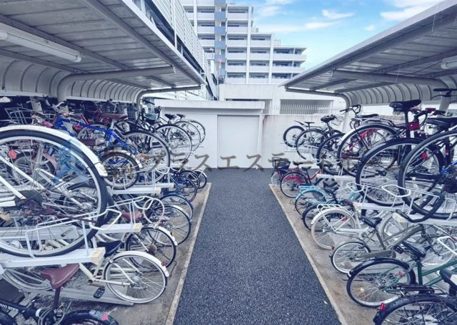 屋根付きが嬉しい自転車置き場♪