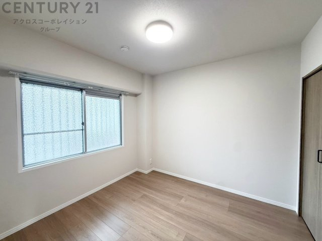 子供部屋…創造性や成長を促す遊びの空間を提供。学習や趣味に集中できる環境を整えます。個別のプライベートスペースは自己表現と自立心を育み、心地よい睡眠環境を整えリラックスできる場所を提供。