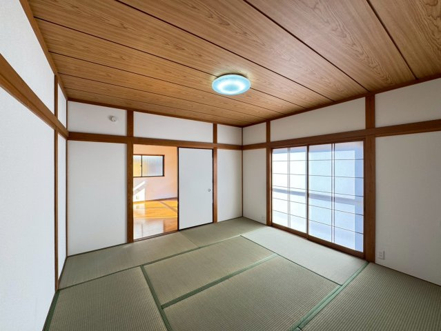 座ったり寝転んだりと、ゆったりくつろげる快適空間。クッション性があるので、お子様の遊び場としても重宝しますね♪