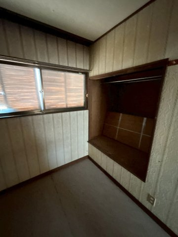 収納付きで、ベランダにも出られるお部屋になっております♪