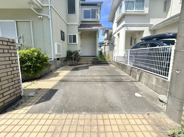 ■外観｜お買い物後もスムーズにお荷物を運べます♪