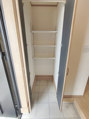 土間収納内は奥行きもあり大容量！！