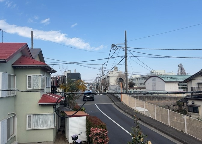 眺望を気にして物件を探す場合、前面に建物が建っていないか現地で確認しましょう！前面に建物があると景色はもちろん、日当たりや風通しにも影響が出てきます。住んだ時のことを想像しながら現地見学をしましょう。