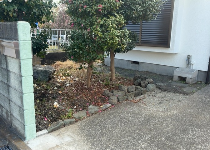 庭があることでガーデニングや家庭菜園はもちろん、こどもの遊び場やペットを放して遊ぶことができます。また、家の周囲に余裕があるということです。隣地との間があれば、十分な日当たりと、風通しが確保できます。