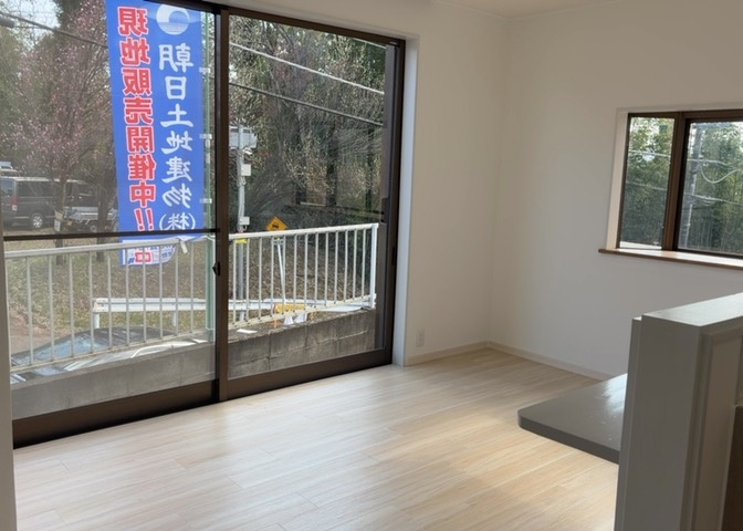 ダイニングにはダイニングテーブルセットなどを置くことが多く、間取りにおいて「D」と略記されますが、食事を作るときの作業場として使用したり、朝食を食べたりするときだけに使われるケースも少なくありません。