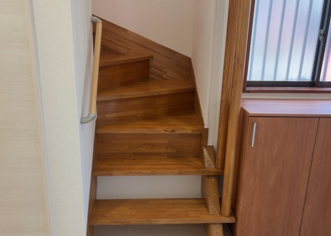 限られた敷地面積の場合、収納スペースを狭くして居室スペースを広く取ろうとすると、収納スペースがなくて困ることがあります。見学の際に各部屋に収納スペースがあるか、収納を置く場所はあるのか確認しましょう。