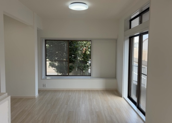 リビングの間取りの種類は大きくわけてリビングとダイニングが別になっているタイプ、リビングダイニング一体型です。どちらも一長一短ですので、家を選ぶ時はその両面をチェックして決めるようにしましょう。