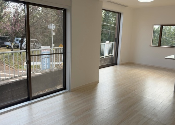 直線タイプはLとDKを一直線に並べた形で対面キッチンのタイプです。一般的なのでよく見かけるかもしれません。直線タイプに似た直接アイランドタイプは、キッチンとダイニングの間に壁がない分広く感じられます。