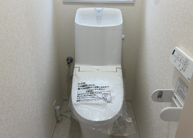 トイレは大きさや形、機能、抗菌性などが異なる多種多彩なタイプが各メーカーから出ています。それぞれに良さがあるため、事前にどういったタイプのトイレがいいのかをご家庭内で決めて、内見に行くといいでしょう。
