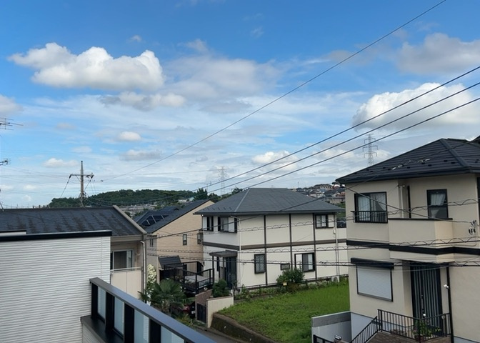 眺望を気にして物件を探す場合、前面に建物が建っていないか現地で確認しましょう！前面に建物があると景色はもちろん、日当たりや風通しにも影響が出てきます。住んだ時のことを想像しながら現地見学をしましょう。