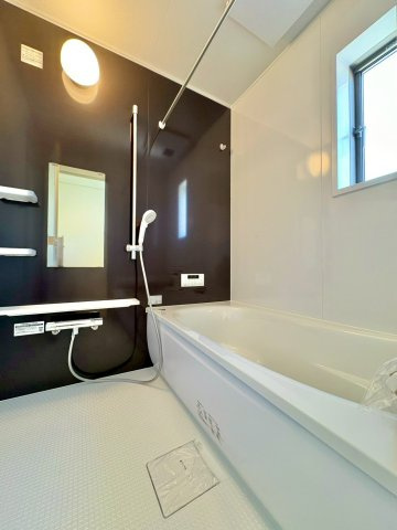 雨の日や夜でも洗濯物が乾かせる便利な浴室乾燥機つき！