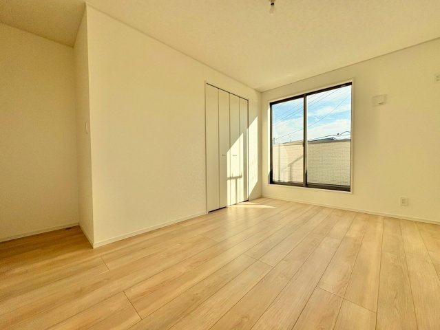 洋室7.2帖・収納付きで、お部屋がすっきり片付きます。