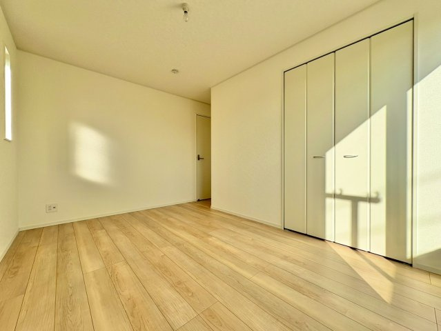 洋室7.2帖・収納付きで、お部屋がすっきり片付きます。