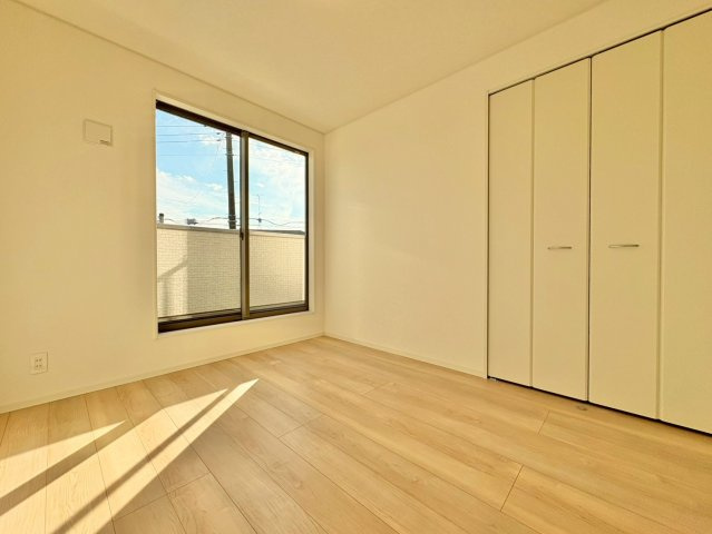 洋室5.2帖・収納付きで、お部屋がすっきり片付きます。