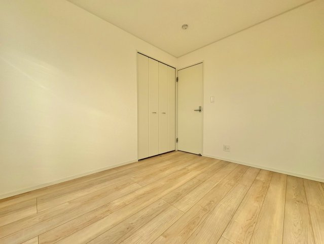 洋室5.2帖・収納付きで、お部屋がすっきり片付きます。