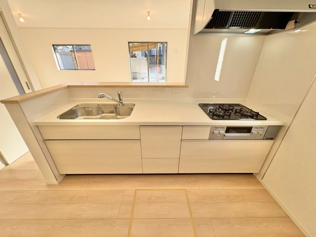 リビングとつながる対面式で、家族との会話もはずみます