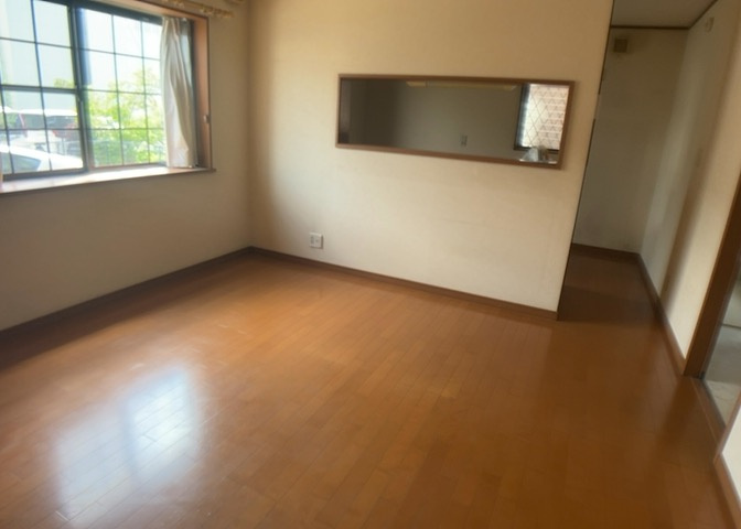 ダイニングにはダイニングテーブルセットなどを置くことが多く、間取りにおいて「D」と略記されますが、食事を作るときの作業場として使用したり、朝食を食べたりするときだけに使われるケースも少なくありません。