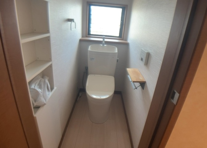 トイレは大きさや形、機能、抗菌性などが異なる多種多彩なタイプが各メーカーから出ています。それぞれに良さがあるため、事前にどういったタイプのトイレがいいのかをご家庭内で決めて、内見に行くといいでしょう。