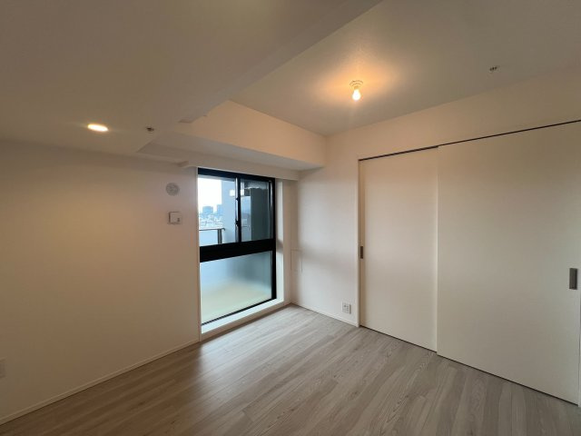 【洋室】約8.0帖のリビングダイニング！高層階南西角部屋の景色を楽しめます！