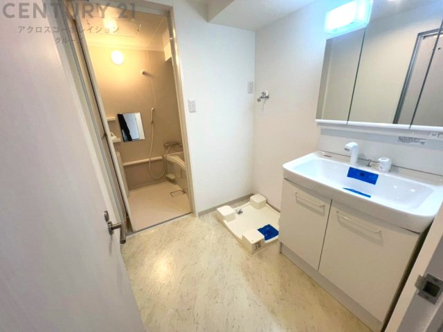 衣服の収納や脱ぎ着や整理整頓がしやすく、湿った衣類を乾燥させるスペースがありカビや臭いの発生を防ぎます。床の汚れを他の部屋に持ち込まず清潔を保つことができます。また快適な入浴環境の整備にも役立ちます。
