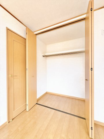 2階南東側7.5帖洋室の収納