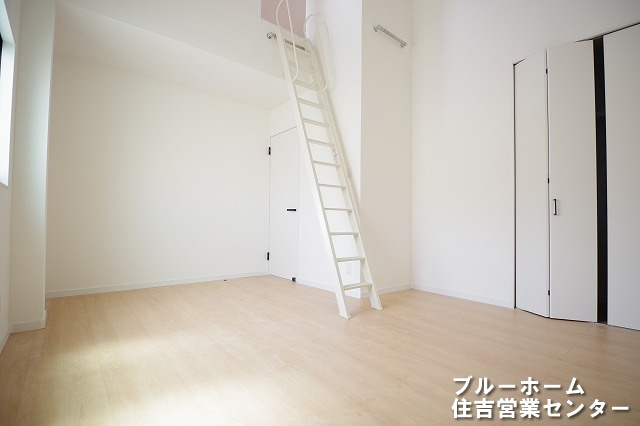 3階にある約9帖の洋室です！ロフト付きで収納には困りません！