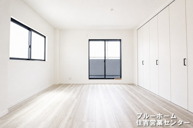 3階にある約9帖の洋室です！南東の方角に窓があり日当たり良好！