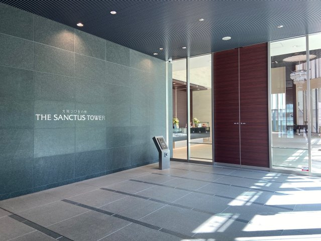 【風除室】ホテルのようなエントランスアプローチ。もちろんオートロックです！強固なセキュリティで安心！